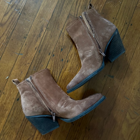 Zodiac Robyn Bootie in Cognac - Picture 4 of 4